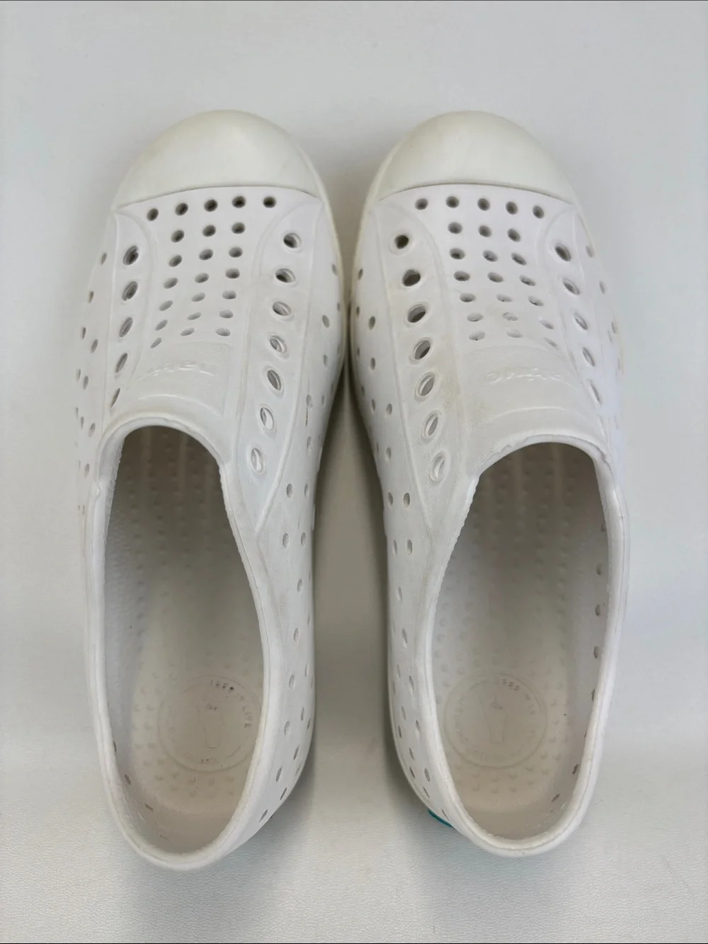 NATIVE Jefferson White SlipOn Waterproof Shoes Size J1